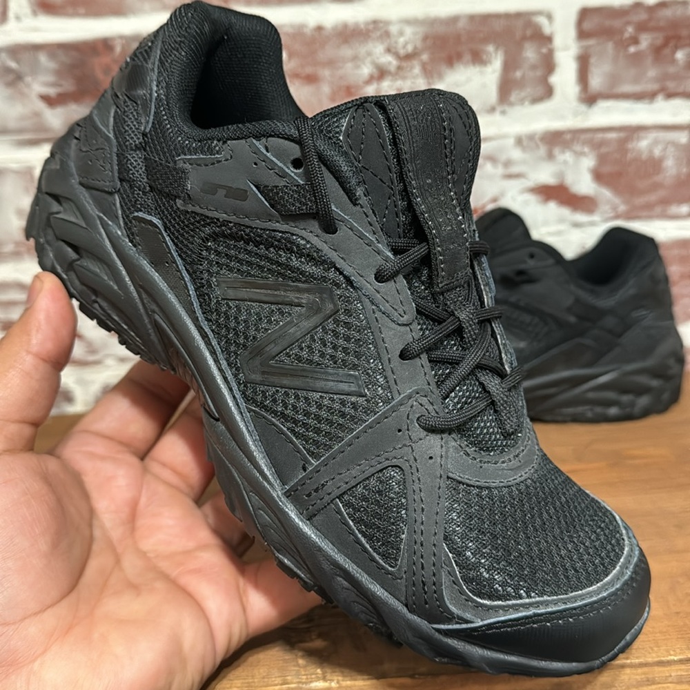New Blance 570 All Terrain SureGrip Women’s Sz 7